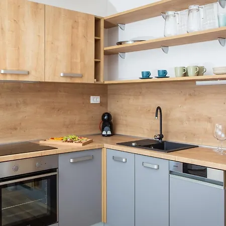 Sun Apartment *