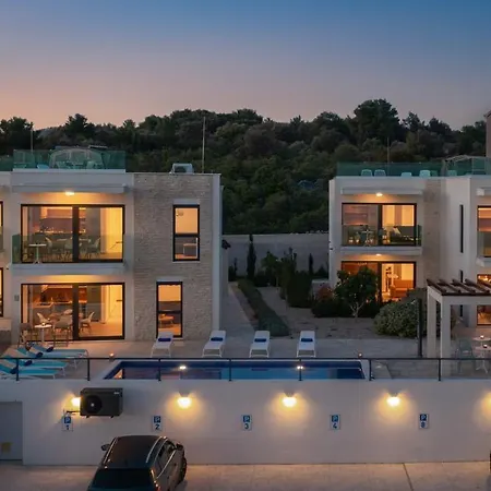 Sun Apartment *