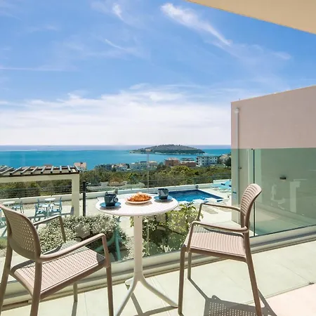 Sun Apartment *