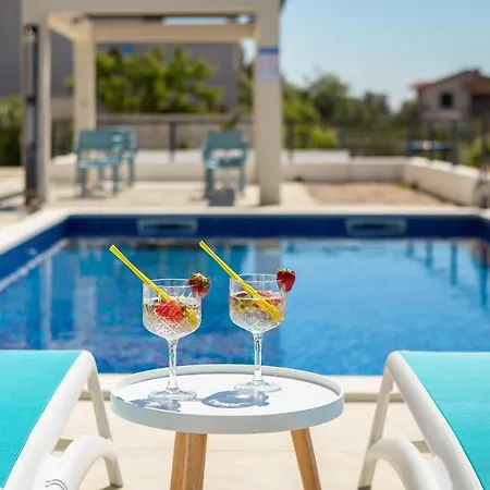 Sun Apartment *