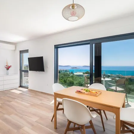 Sun Apartment *