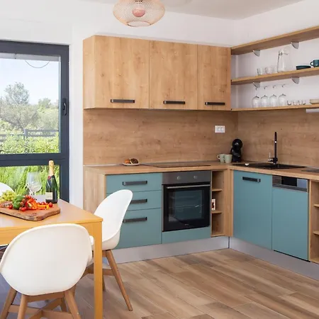 Sun Apartment *